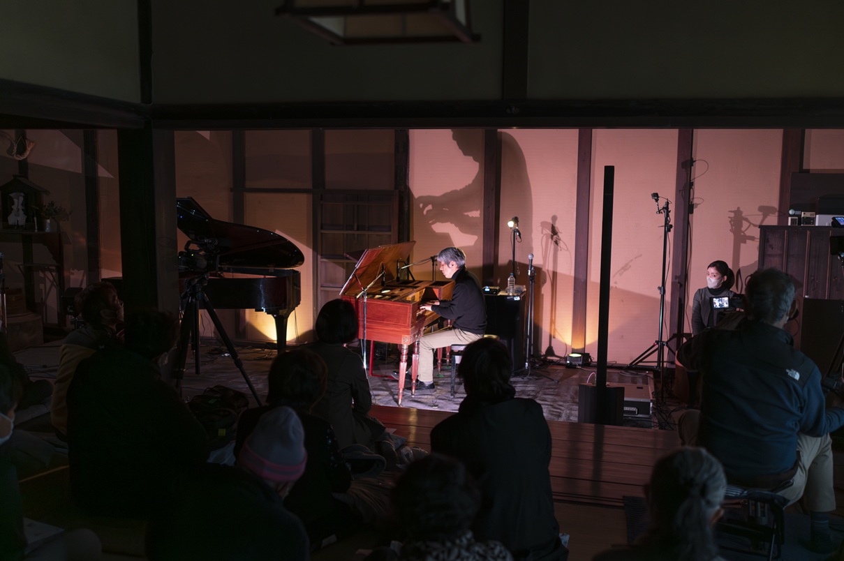 保護中: 『宇宙と音楽の交差点』日本最古のピアノと共に